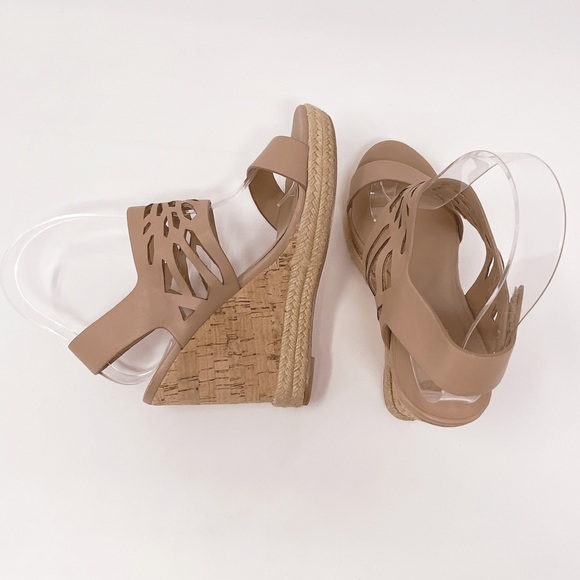 SOLD Charles David Women’s Laser Sandals - Picture 9 of 15